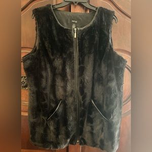 Style & Co black faux fur/faux leather trim vest. Size XLP.
